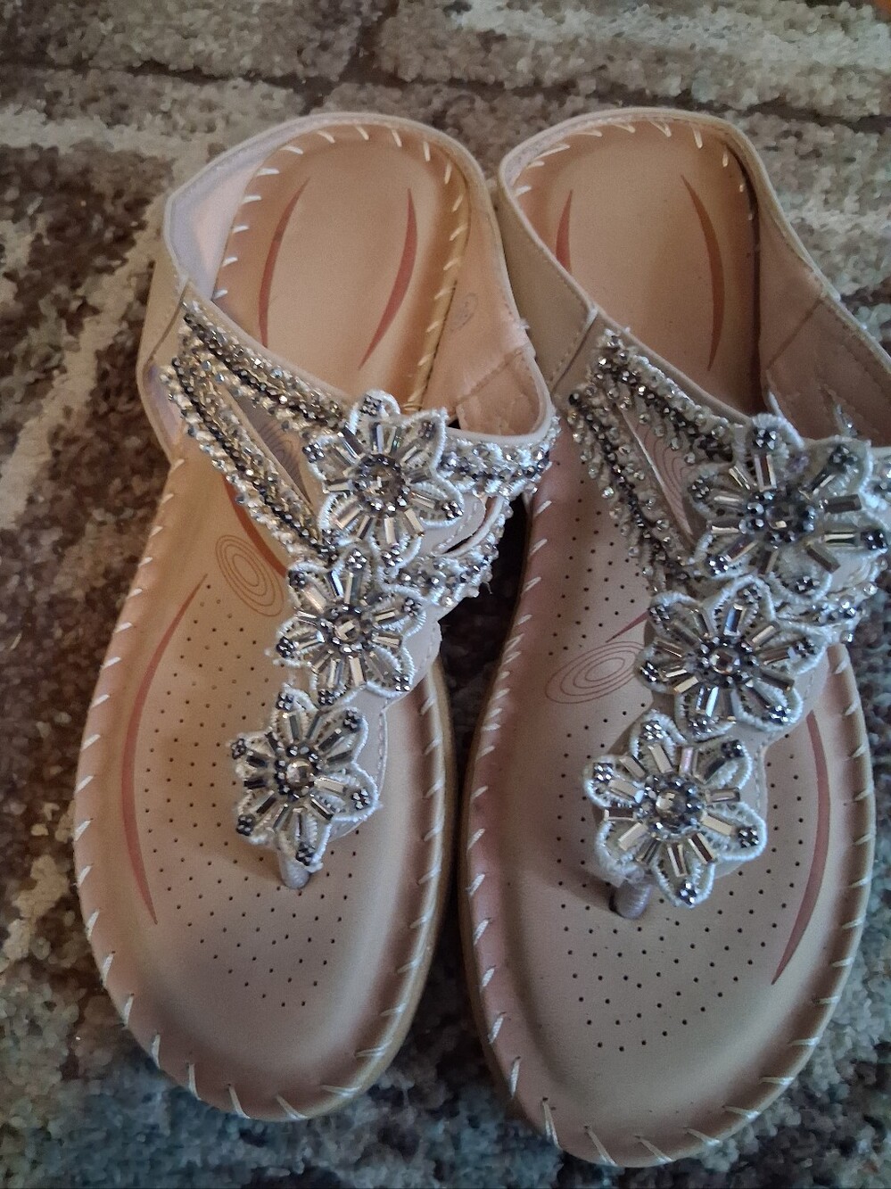 Beaded Floral T-Strap Women's Sandals in Beige